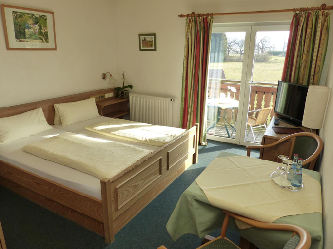 Bedroom 3, Gruner Baum, Main-Tauber-Kreis
