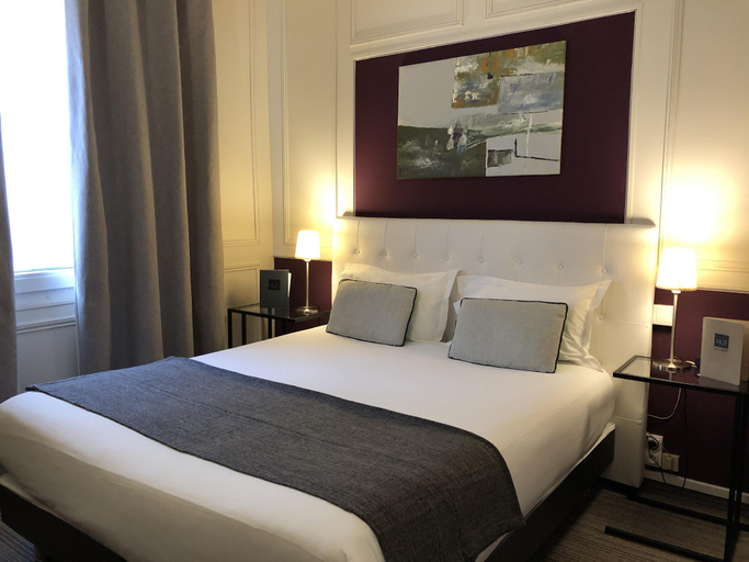 Bedroom 2, Hotel le Dauphin, Hauts-de-Seine