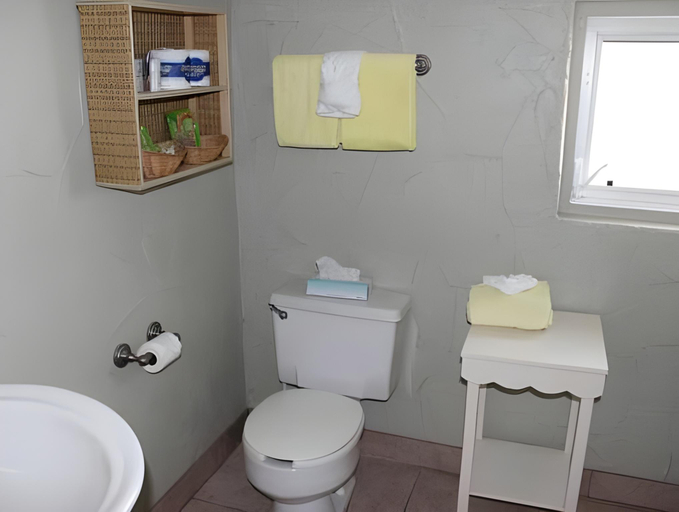 Bathroom 1, Shoreline Suites & Cabana Cottages, Volusia