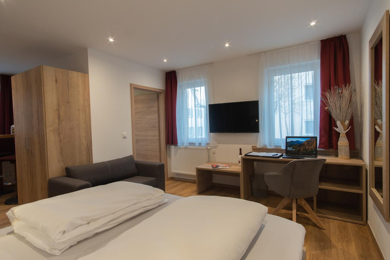 Bedroom 3, M-A-S-Hotel, Stuttgart