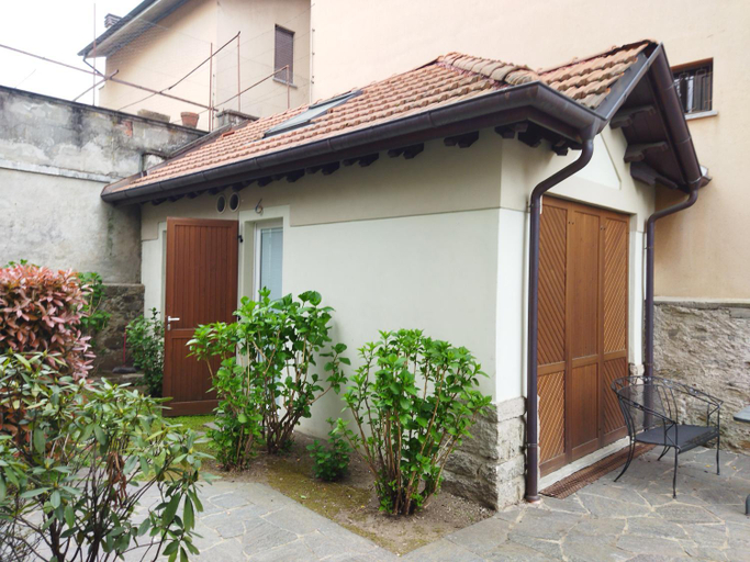 Exterior 5