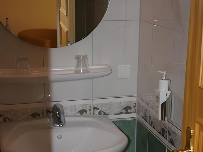 Bathroom 4, Hotel zum Kuhhirten, Bremen
