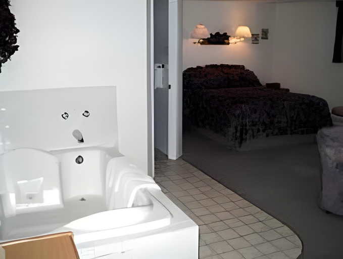 Bathroom 4, Knights Inn Lethbridge, Division No. 2