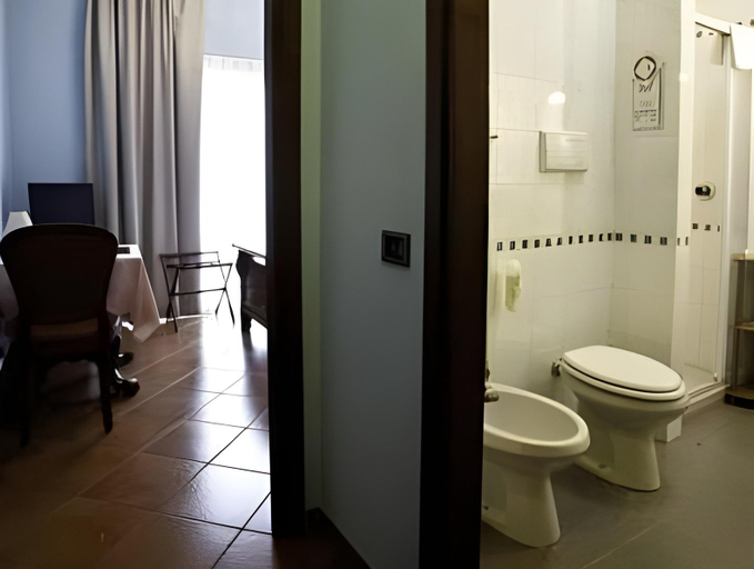 Bathroom 3, Hotel Nastro Azzurro, Como