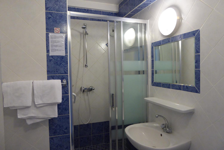 Bathroom 3, Hotel Cyrnea, Haute-Corse