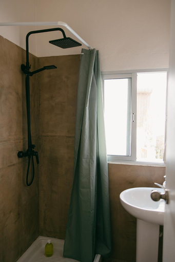 Shower 5, Hostal Africa, Cádiz