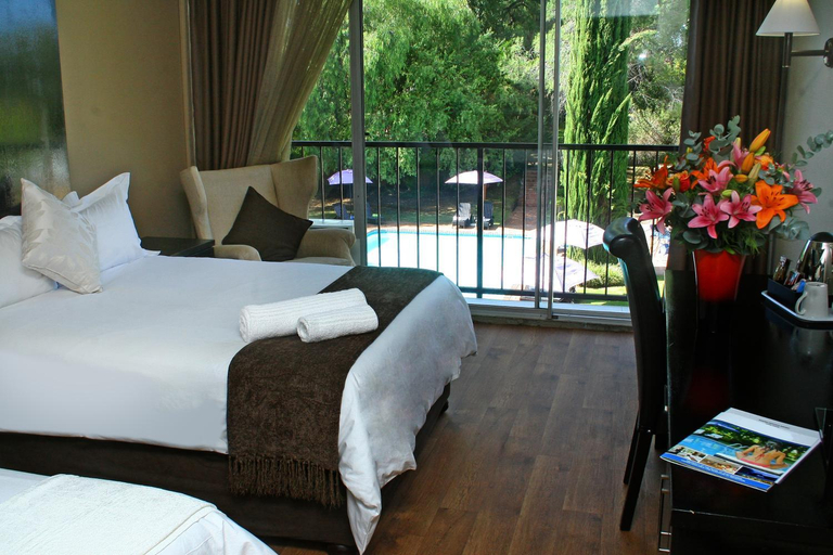 Bedroom, Oudtshoorn Hotel, Eden