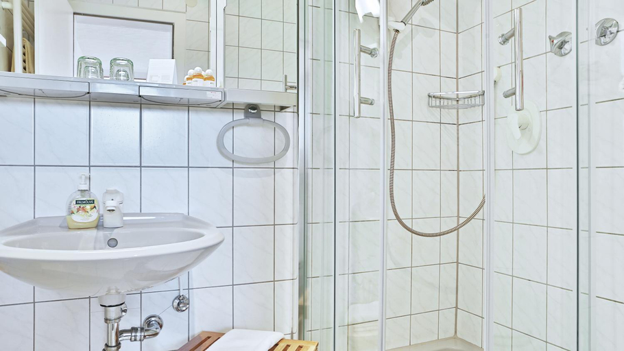 Bathroom 5, Landpension Pferdekoppel - B&B - Self Checkin, Freudenstadt