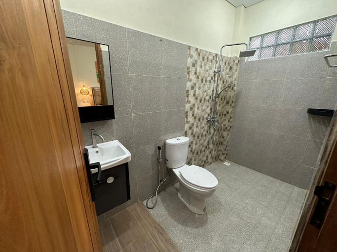 Bathroom 3, Villa Manalagi, Bantul