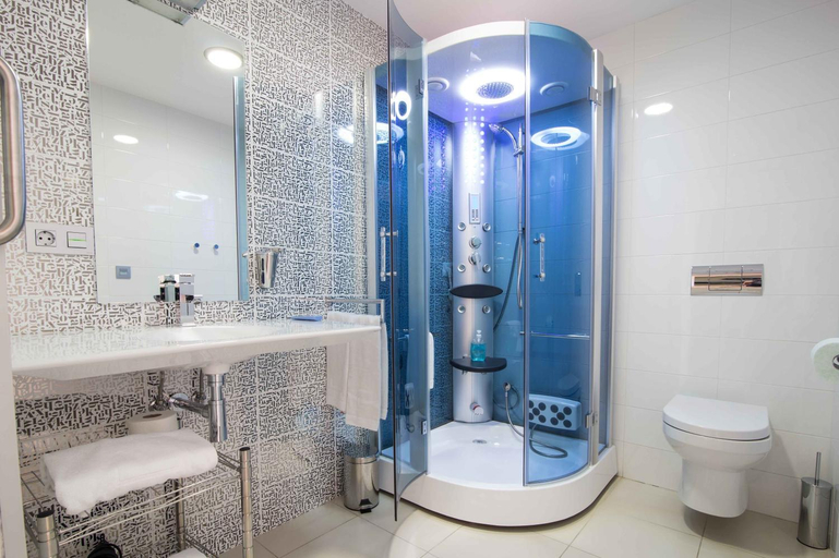Bathroom 2, RuralSuite Hotel-Apartamentos, Navarra