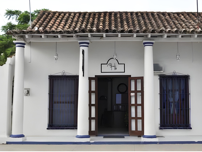 Exterior & Views