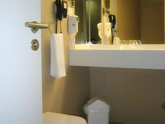 Bathroom 5, Quorum Cordoba Hotel, Resort Urbano, Capital