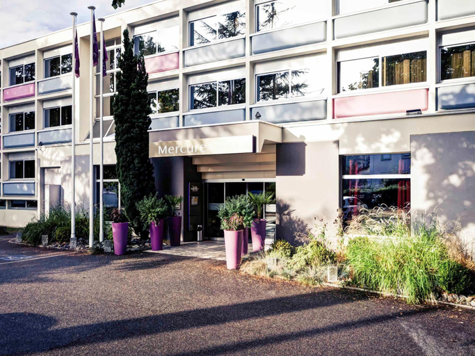 Exterior 1