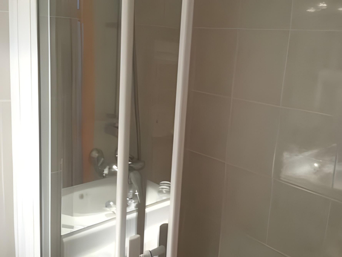 Bathroom 4, Saint Gothard, Alpes-Maritimes