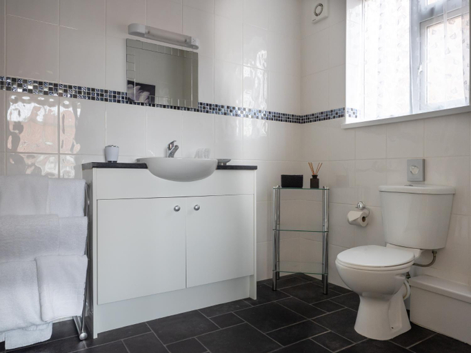 Bathroom 2, The Kildare, Lincolnshire