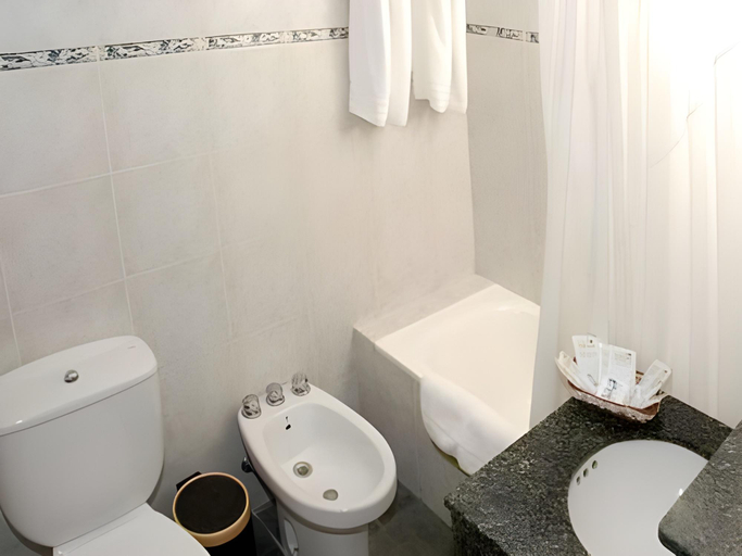 Bathroom, Grand Hotel Bariloche, Bariloche