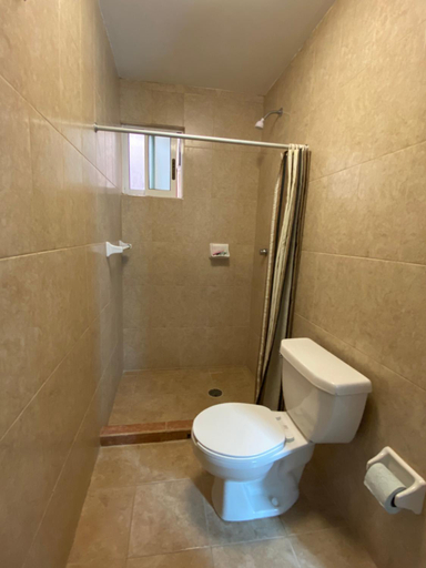 Bathroom 3, Hotel Delfines - a 2 calles del Acuario Veracruz, Veracruz