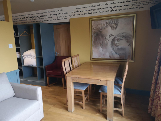 Others 5, The Star Inn, Gloucestershire
