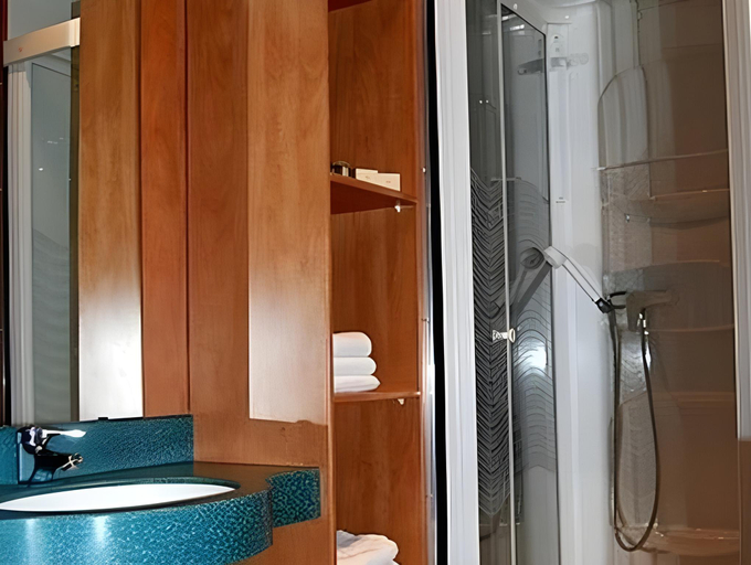 Bathroom 3, Hotel De Paris, Moselle