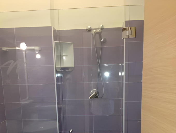 Bathroom 4, Hotel Montmartre, Rimini