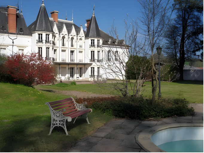Others 5, Chateau de la Motte, Loire