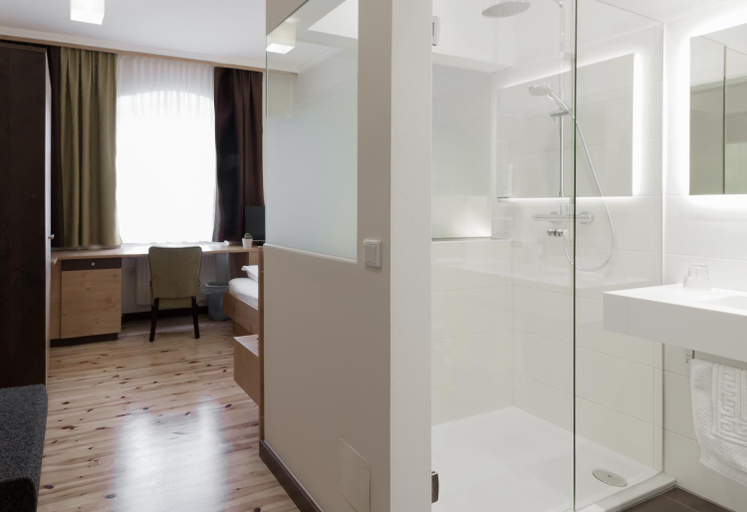 Bathroom 3, FruhstucksHotel Scharinger, Grieskirchen
