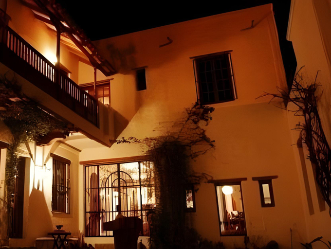 Exterior & Views