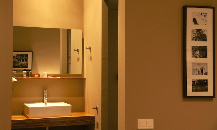 Bathroom 2, Chateau La Thuiliere, Dordogne