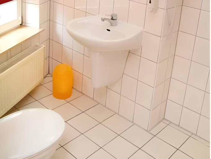Bathroom 4, Hotel Restaurant Muritzterrasse, Mecklenburgische Seenplatte