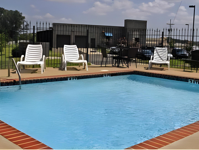 Sport & Beauty, Home Gate Inn & Suites, Desoto