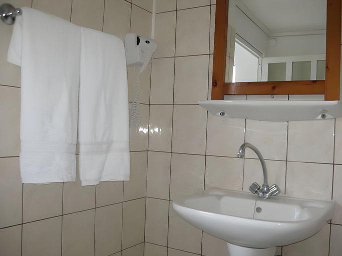 Bathroom 2, Aggelos Family Hotel, Ionian Islands