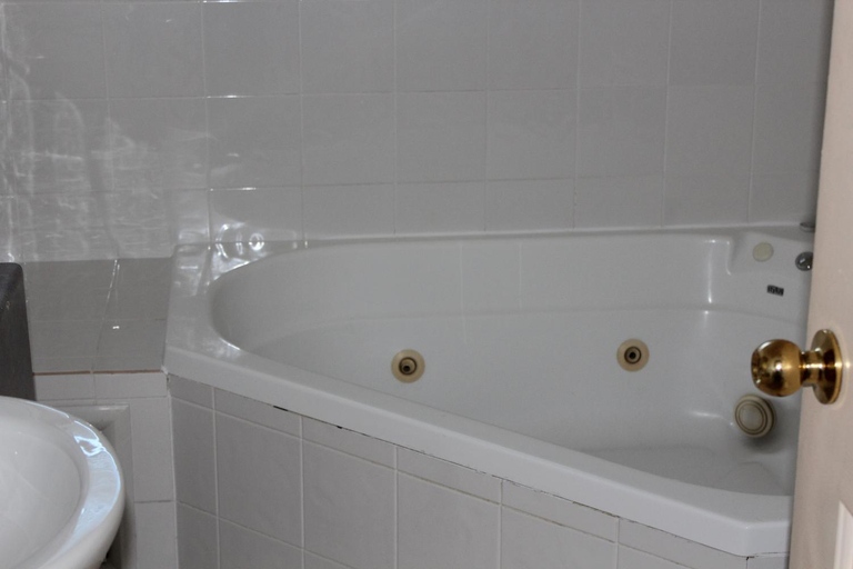 Bathroom, Windswept Country Retreat, Stanthorpe