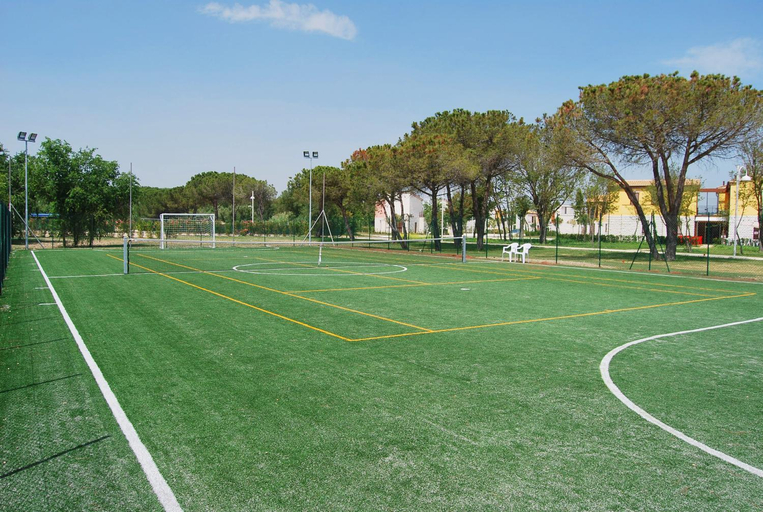 Others 4, Adamo ed Eva Resort, Ancona