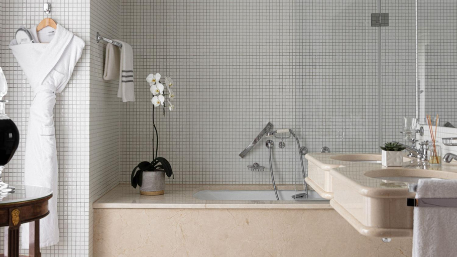 Bathroom 4, Hotel Lancaster, Paris