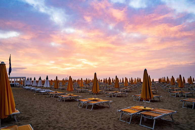 Others 2, PLAYA DORADA, Venezia