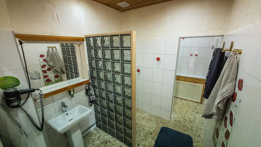 Bathroom 4, Villa Meretare, Toila