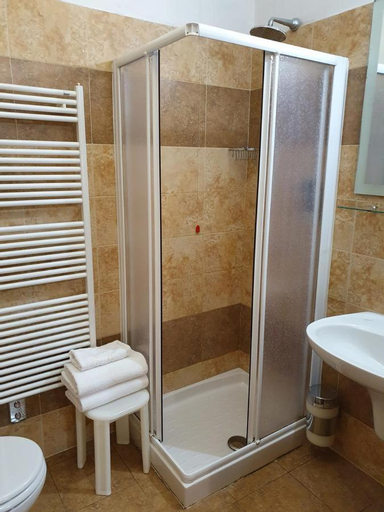 Bathroom 9