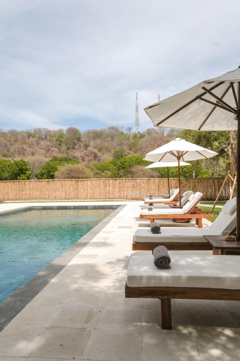 Swimming Pool 13