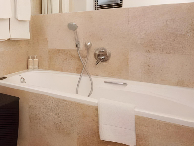 Bathroom 4, Cliff Lodge, Overberg