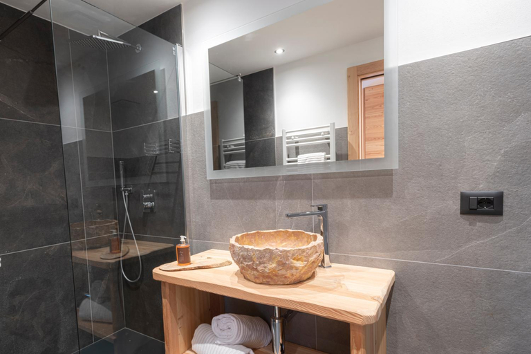 Bathroom 3, Baita Velon, Trento