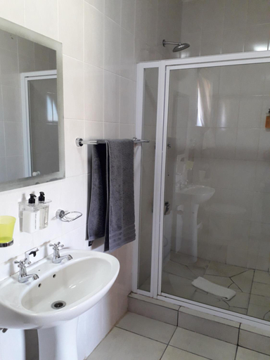 Bathroom 4, Culdesac Guesthouse Oudtshoorn, Eden