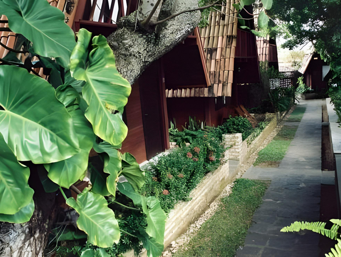 Exterior & Views 10