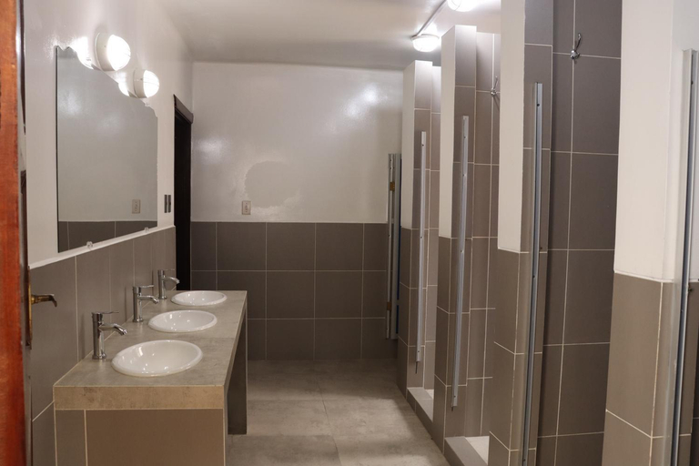 Bathroom 2, Raven La Paz, Pedro Domingo Murillo