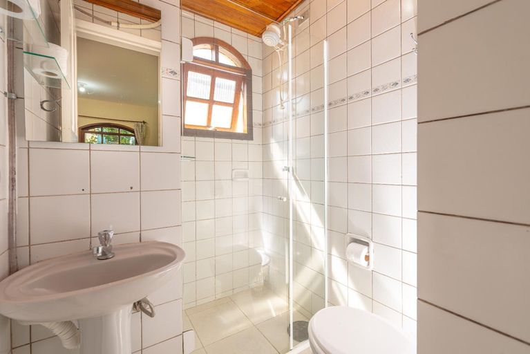 Bathroom 4, Chales Four Seasons, Ubatuba