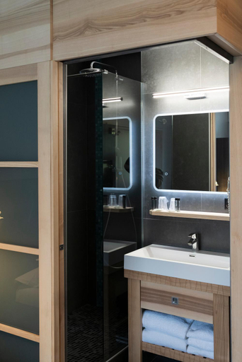 Bathroom 4, Les Oliviers, Drôme