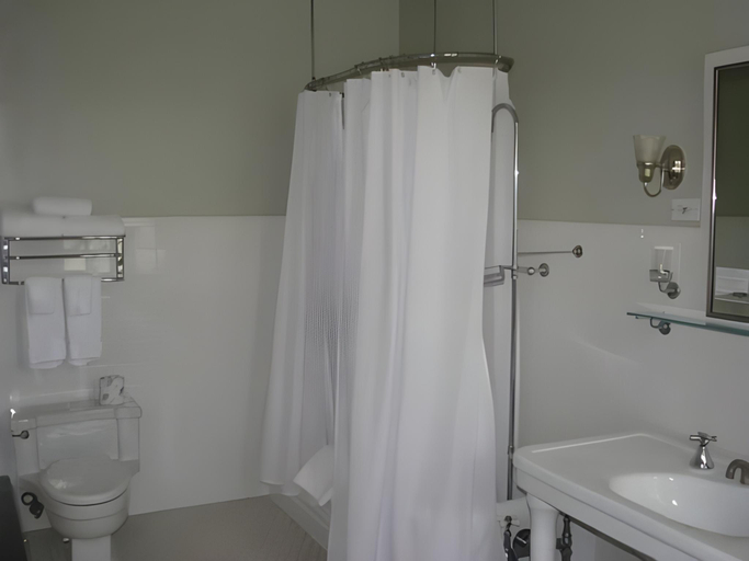 Bathroom 2, Duke Mansion, Mecklenburg