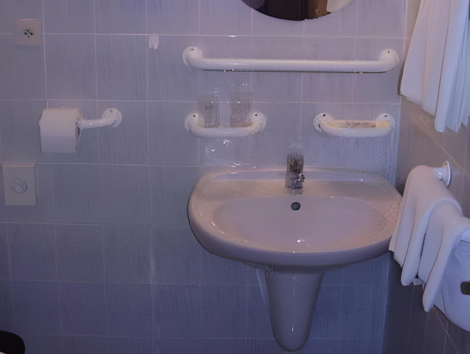 Bathroom 4, Hotel Flora, Cheb