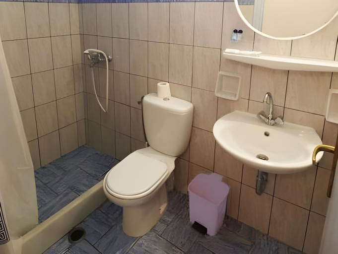 Bathroom 2, Noufaro, South Aegean