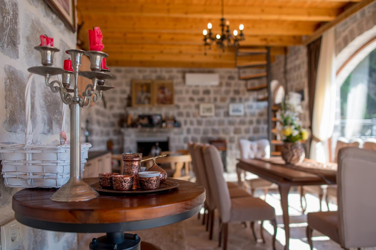 Others 4, VILLA MILENA