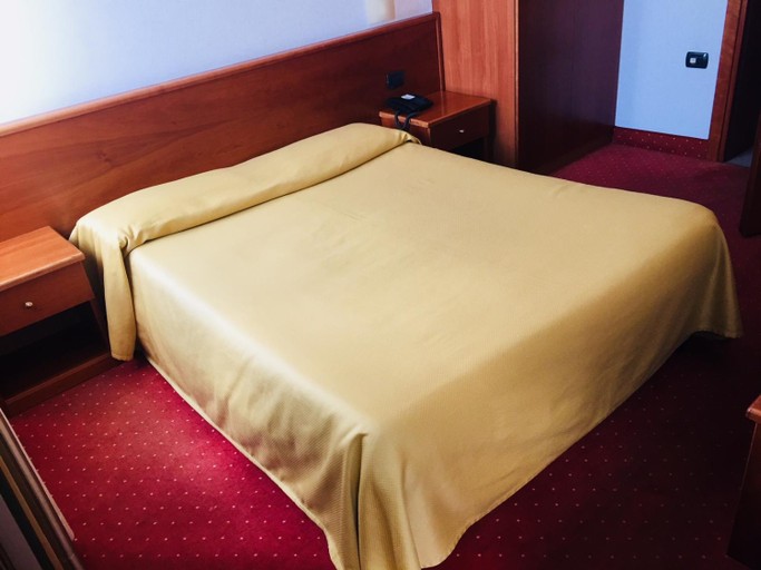 Bedroom 2, Hotel Serenella, Bergamo